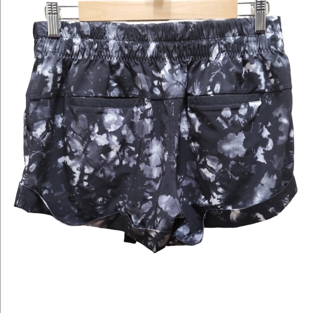 lululemon athletica Black and White Athletic Shorts - Picture 4 of 4